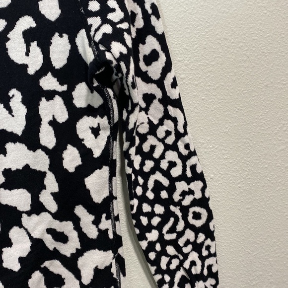 5 for $25 Express cheetah print animal print sweater black white - Picture 4 of 7
